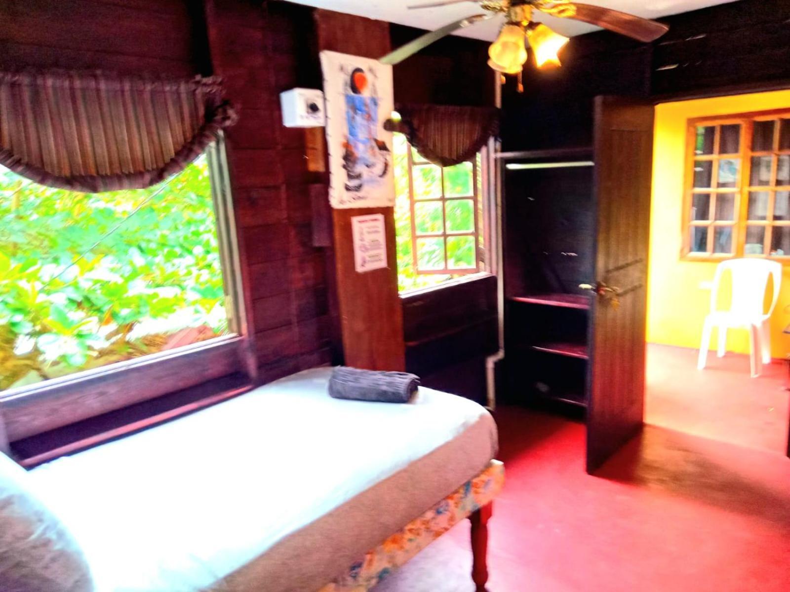 La Familia Guest House&Natural Farm Port Antonio Extérieur photo
