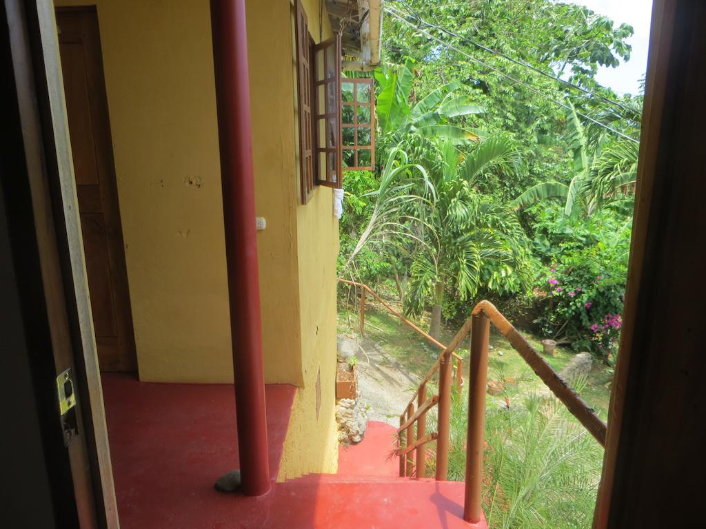 La Familia Guest House&Natural Farm Port Antonio Extérieur photo
